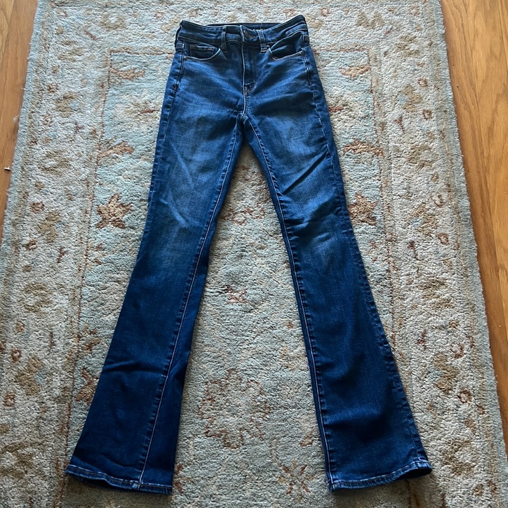 American Eagle super-high rise Flare Jean 000